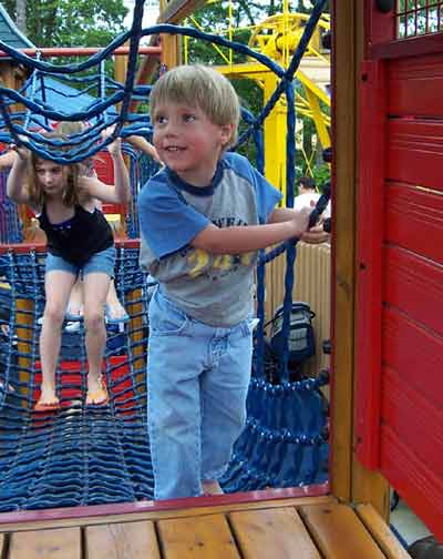 Bond playing at Holidog's Funtown @ Holiday World's Stark Raven Mad 2003!