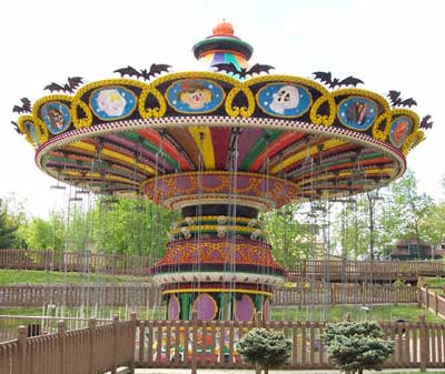 Hallowswings at Holiday World & Splashin' Safari, Santa Claus, Indiana