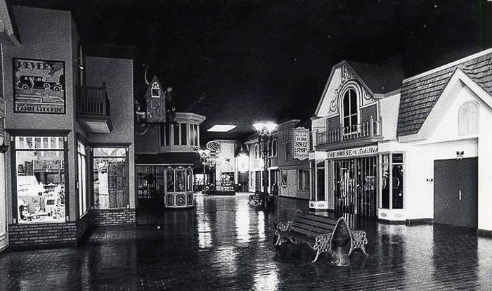 Old Chicago Shopping Center & Amusement Park, Bolingbrook Illinois