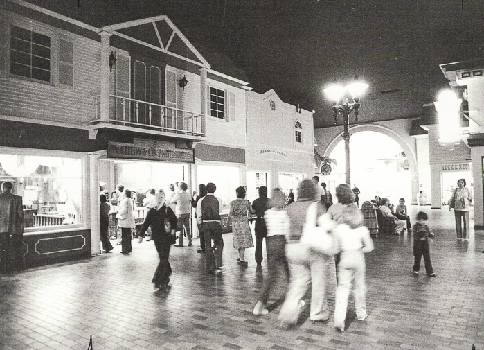 Old Chicago Shopping Center & Amusement Park, Bolingbrook Illinois