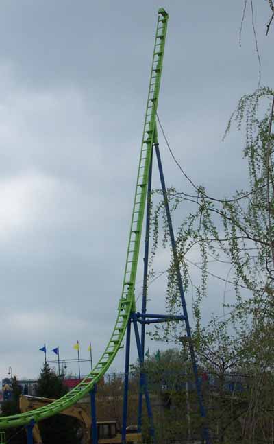 Greezed Lightnin' Rear Spike Construction @ Six Flags Kentucky Kingdom