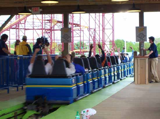 Greezed Lightnin' Getting Launched @ Six Flags Kentucky Kingdom