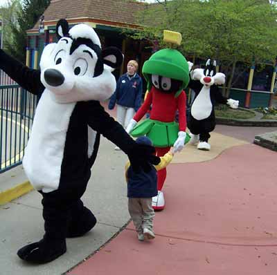 Bond blowing off Pepe Le Pew at Six Flags Kentucky Kingdom