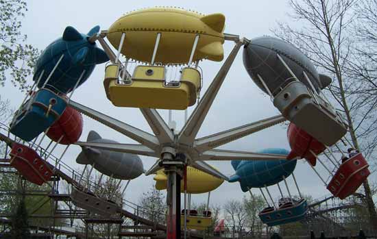 The Zepplen @ Six Flags Kentucky Kingdom