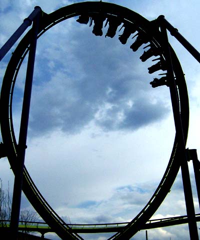 Chang, The Stand Up Rollercoaster at Six Flags Kentucky Kingdom