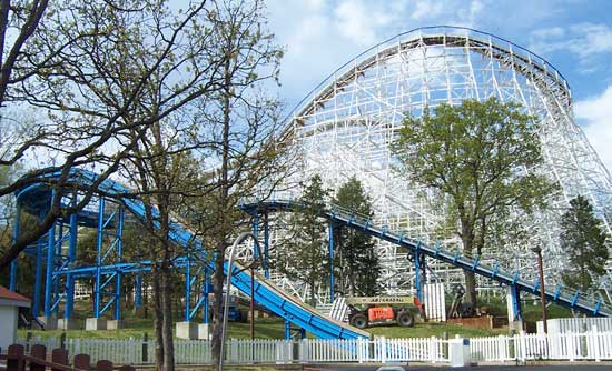 The Tidal Wave and Screaming Eagle at Six Flags St. Louis