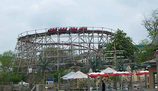 The Big Dipper Rollercoaster @ Six Flags Worlds Of Adventure