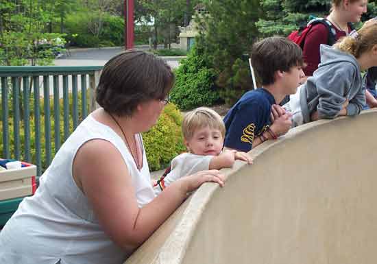 Carrie and Bond @ Six Flags Worlds of Adventure